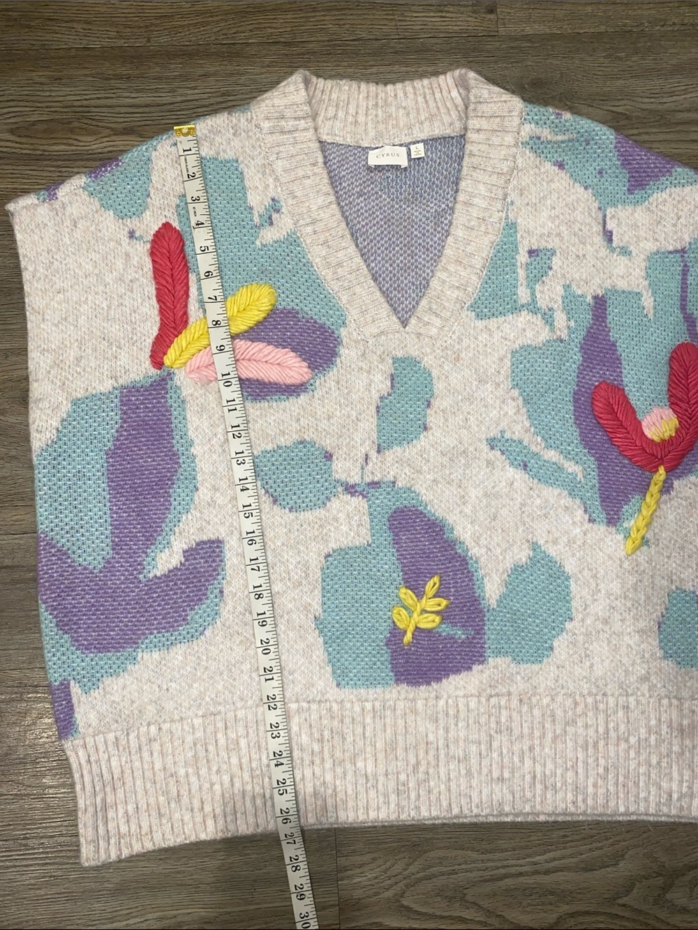 Cyrus Cream V-Neck Sweater Vest with Pastel Floral Embroidery - Picture 6 of 7
